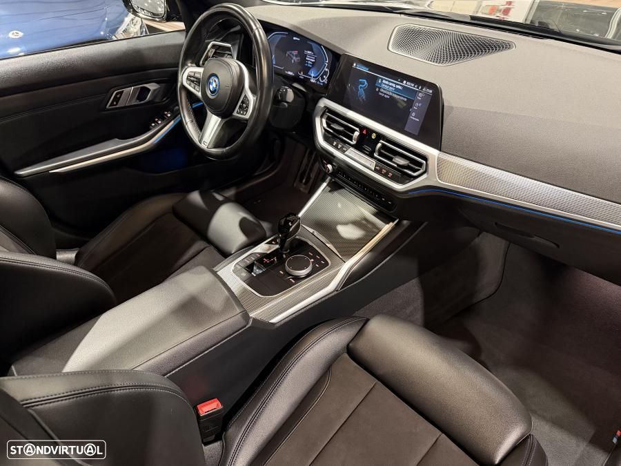 BMW 330 e Pack Desportivo M Auto - 26