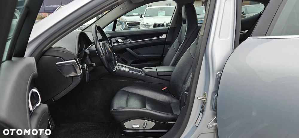 Porsche Panamera - 27