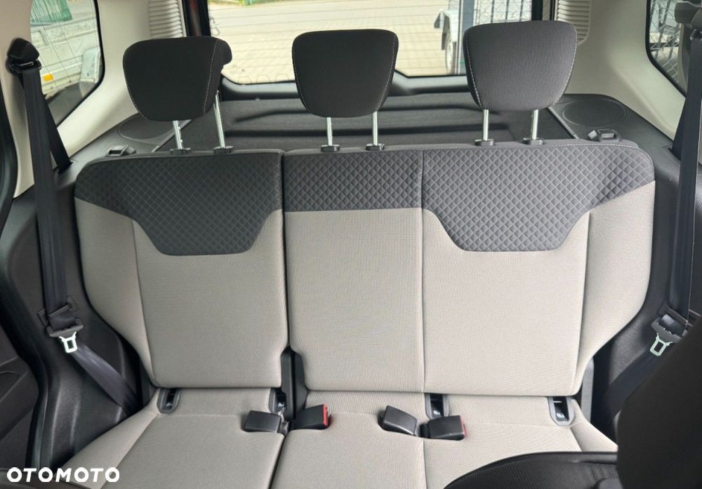 Ford Tourneo Courier - 12