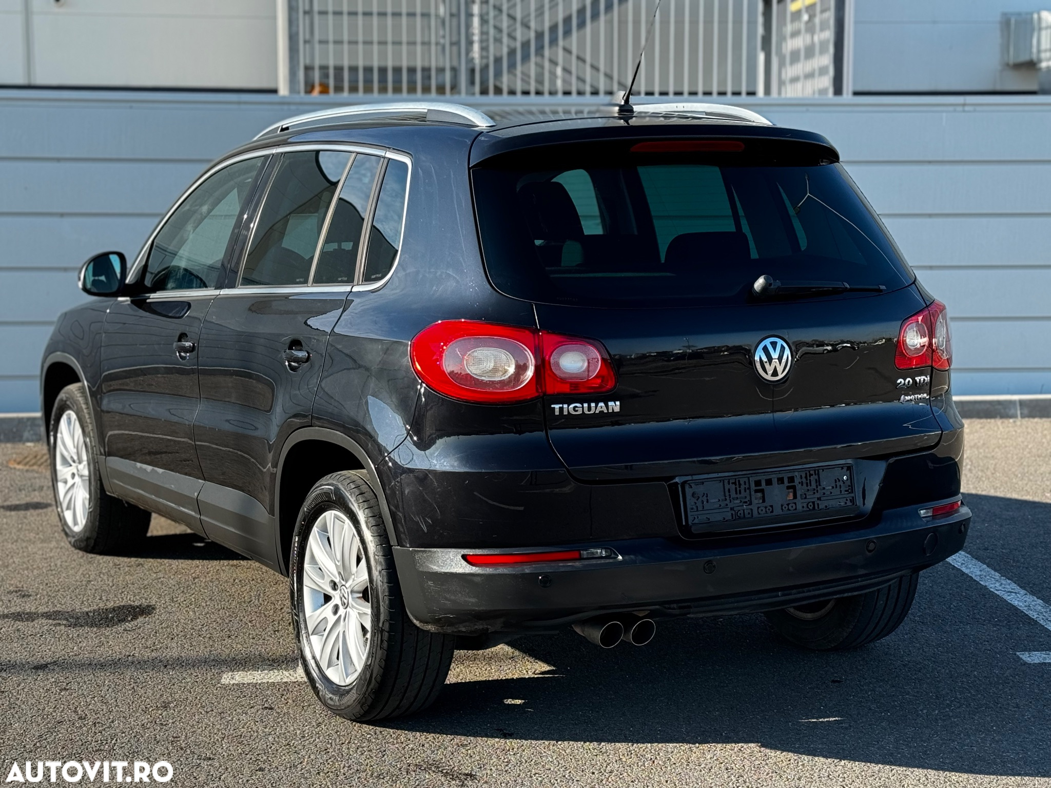 Volkswagen Tiguan 2.0 TDI 4Motion DSG Sport & Style - 3