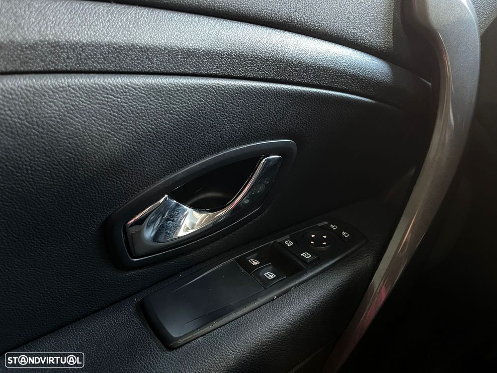 Renault Mégane Coupe Energy dCi 130 FAP Start & Stop GT Line - 23