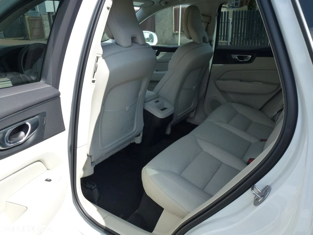 Volvo XC 60 B4 B Plus Bright - 10