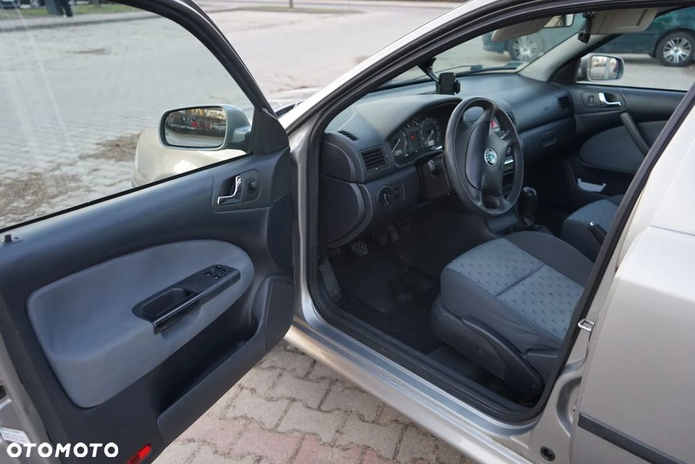 Skoda Octavia 1.6 Tour - 8