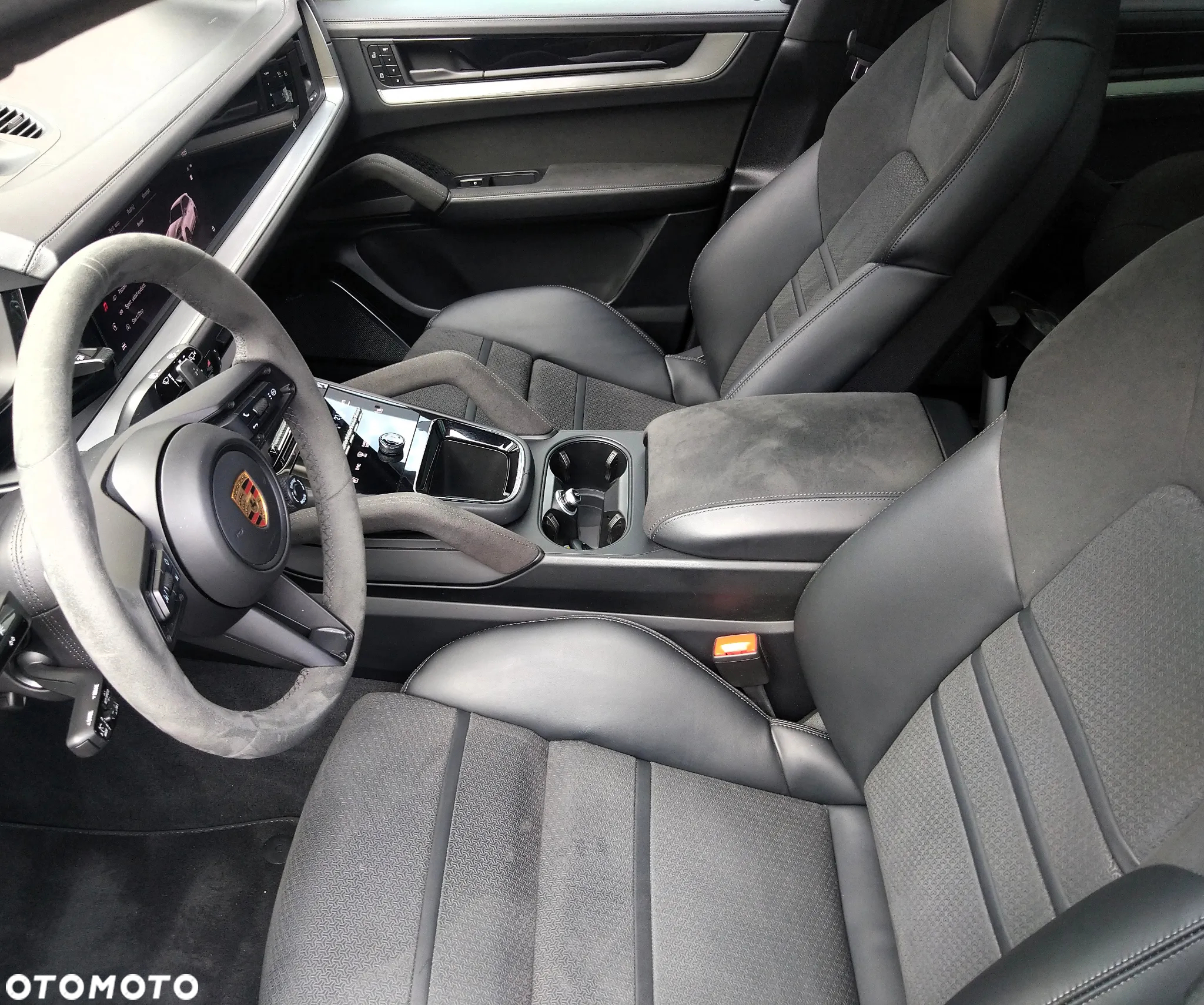 Porsche Cayenne Coupe GTS - 10