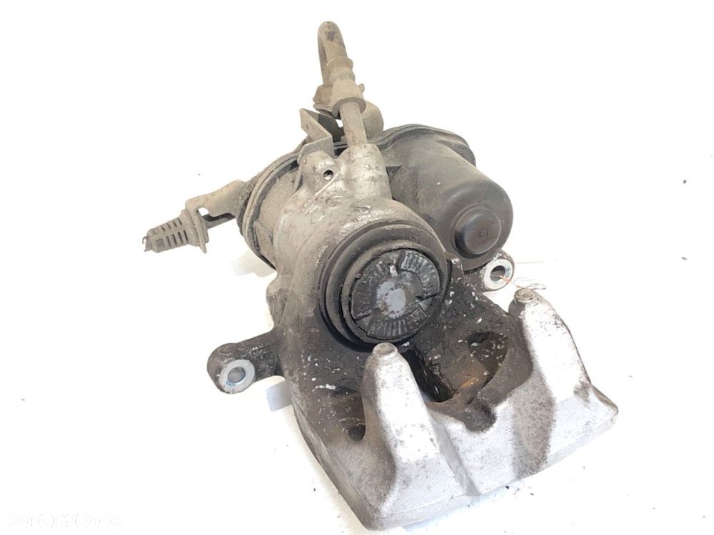 ZACISK LEWY TYŁ  BMW 5 (G30, F90) 2016 - 2022 530 e Plug-in-Hybrid 135 kW [184 KM] Hybryda silnik - 4