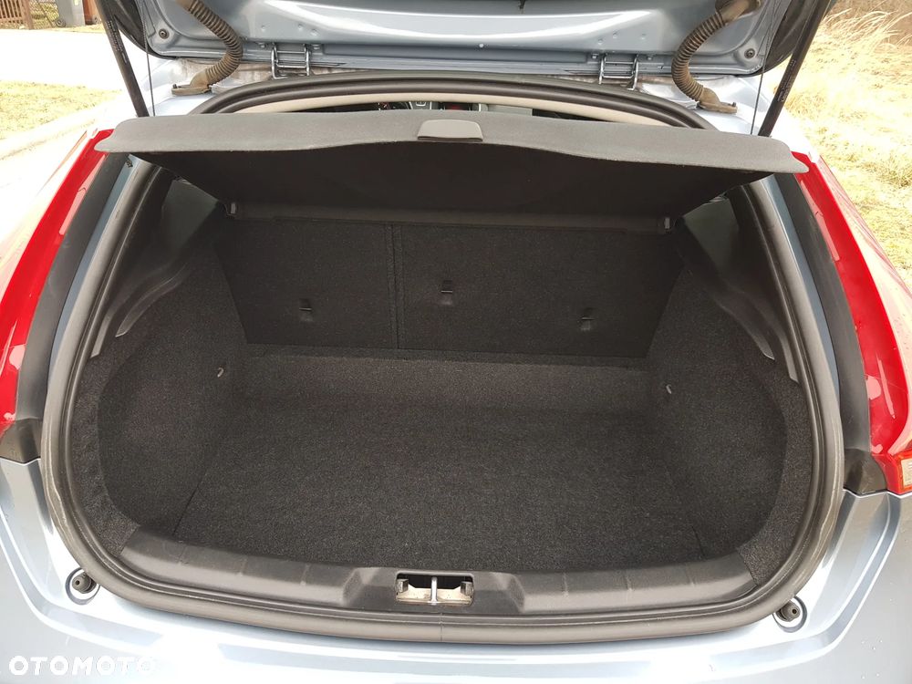 Volvo V40 D2 Geartronic Momentum - 17