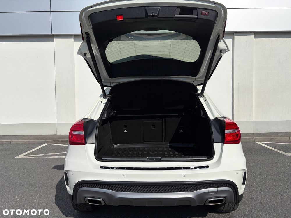 Mercedes-Benz GLA 250 4-Matic AMG Line - 10