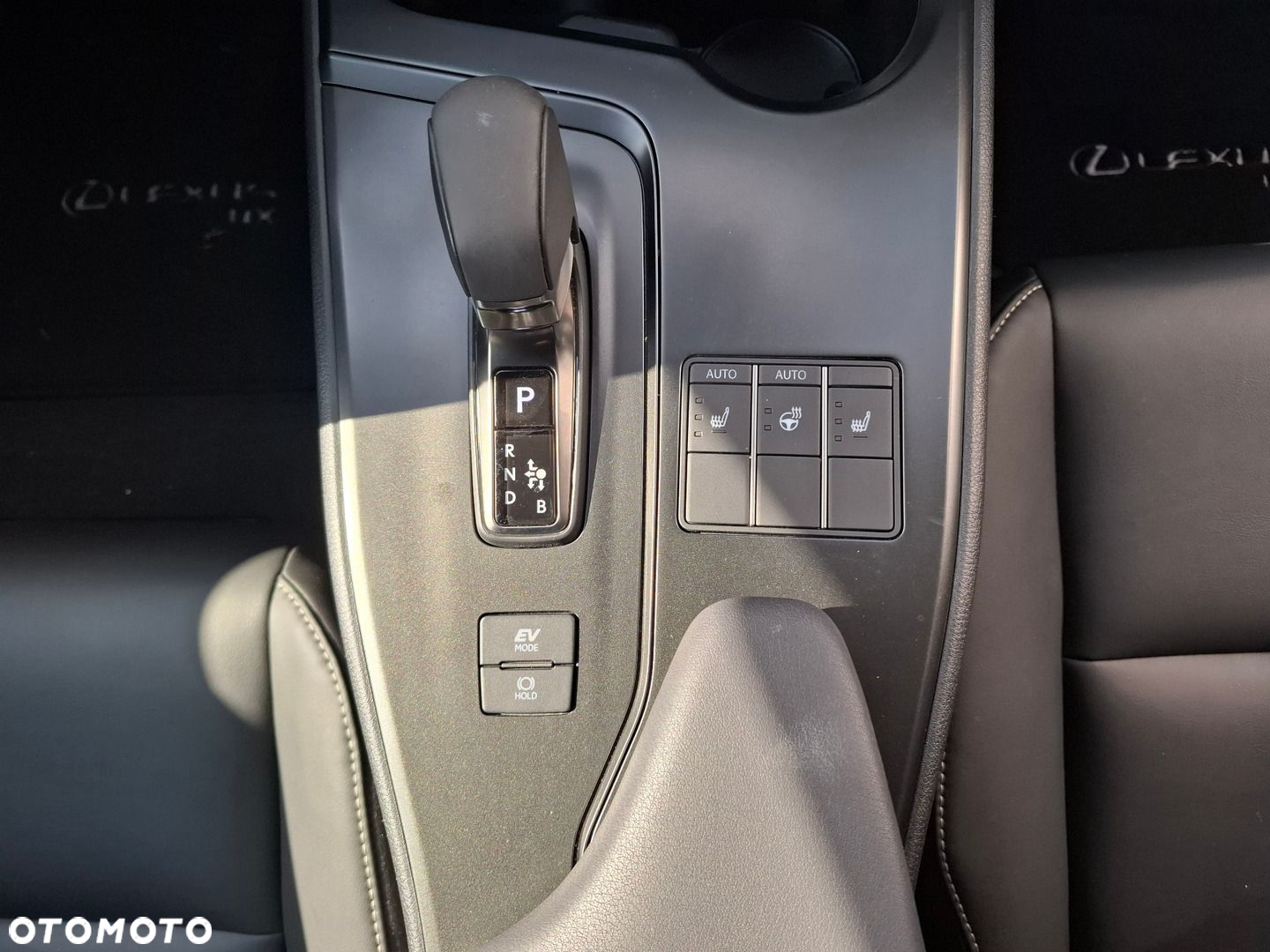Lexus UX - 34