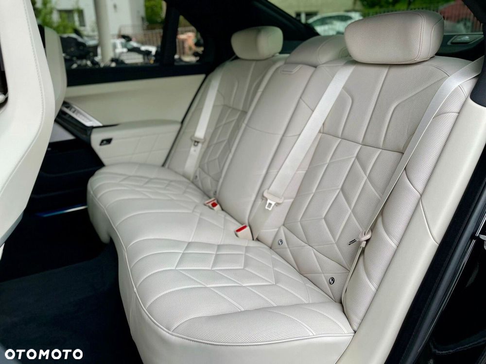 BMW Seria 7 - 33