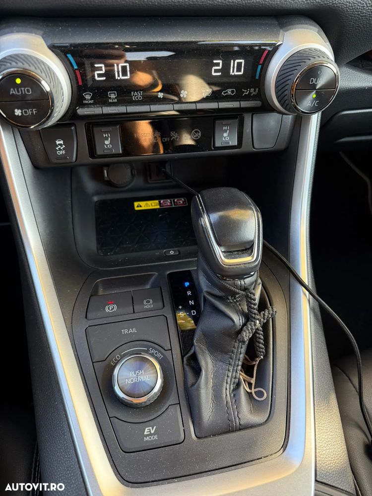 Toyota RAV4 2.5 Hybrid VVT-iE 4x4 Luxury - 11