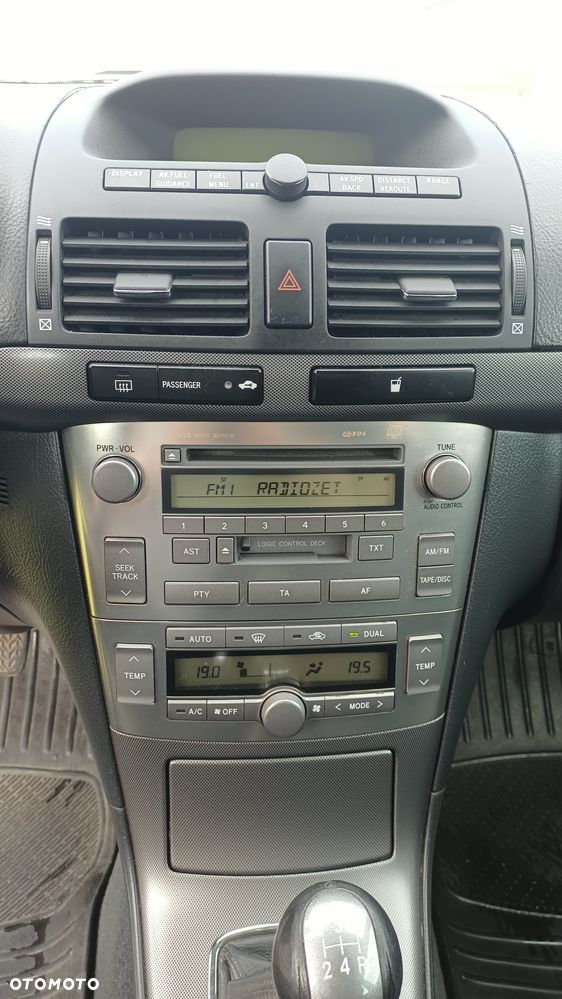 Toyota Avensis - 8