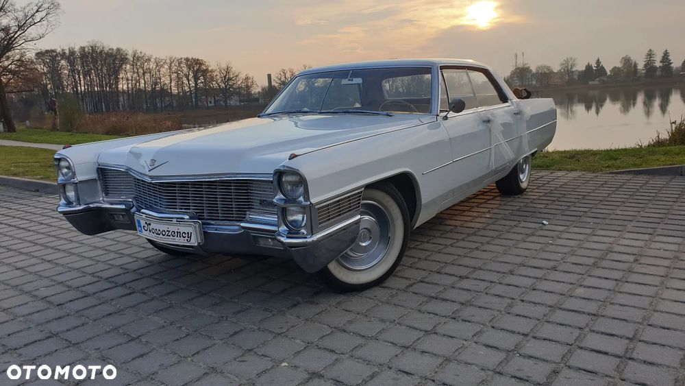 Cadillac Deville - 23