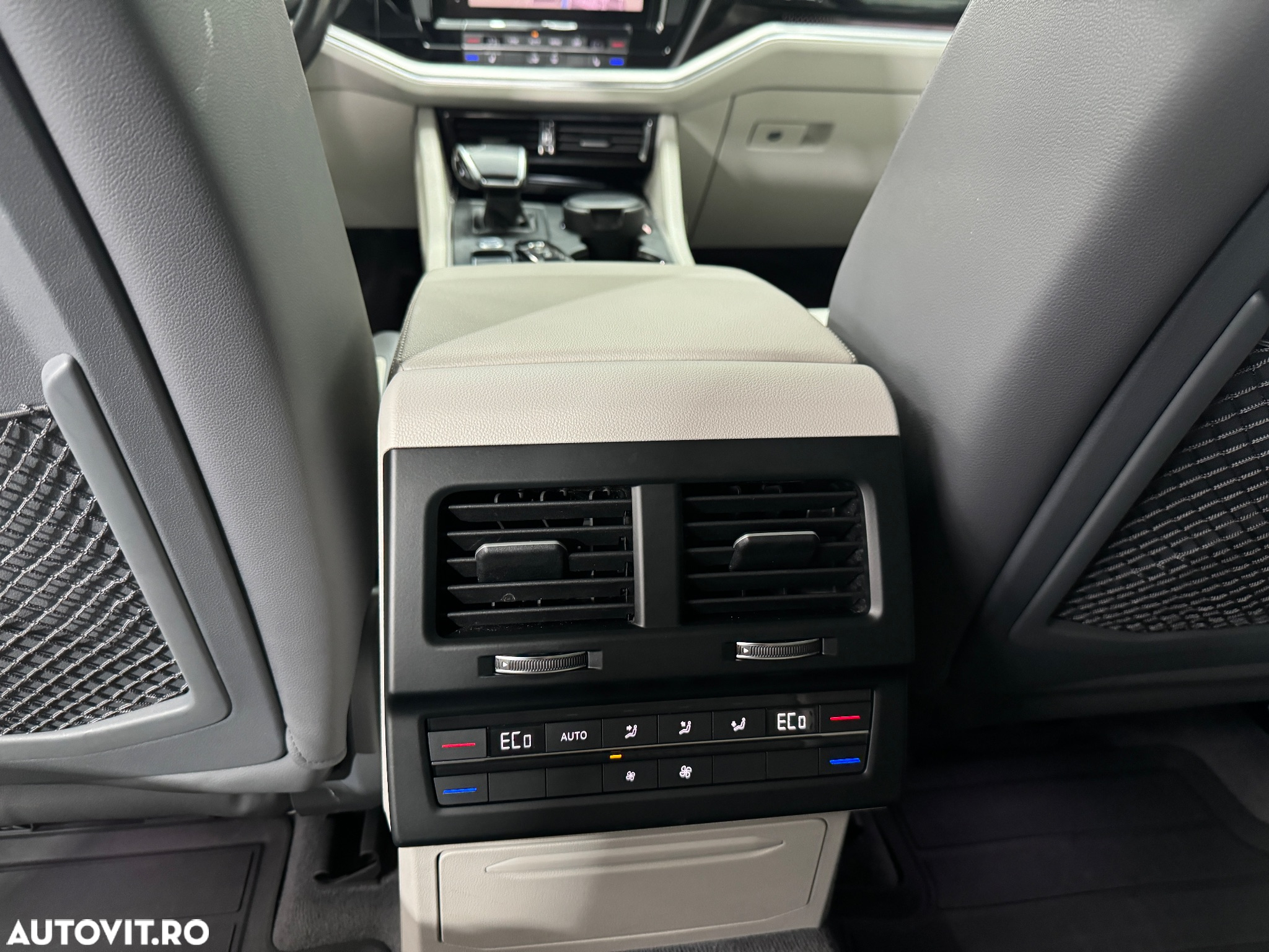 Volkswagen Touareg V6 TDI Elegance - 13