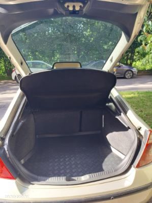 Ford Mondeo 2.0 TDDi Ghia - 13