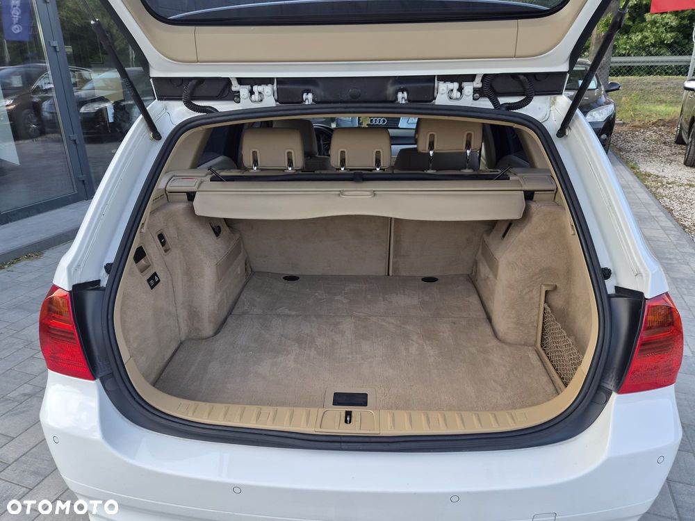 BMW Seria 3 320i - 17