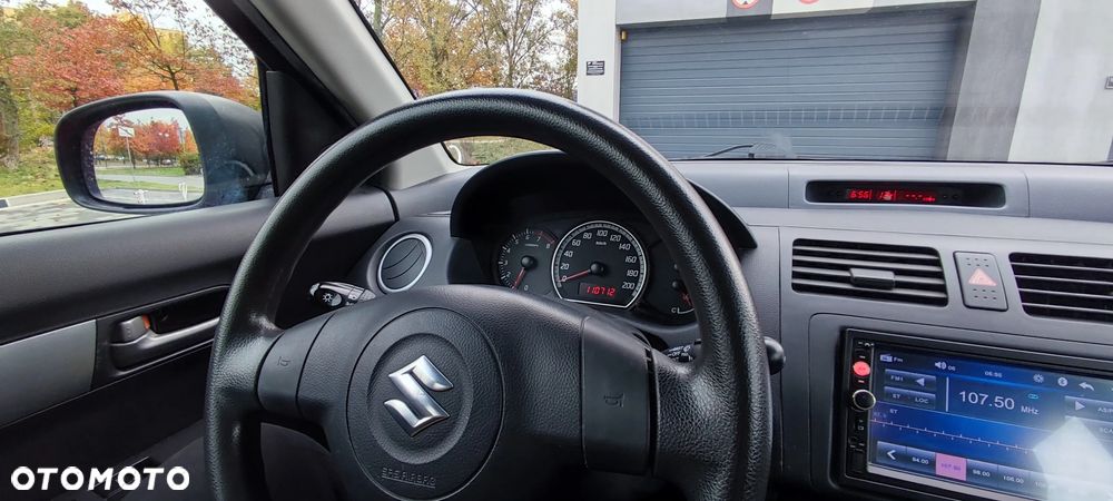 Suzuki Swift 1.3 Comfort - 23