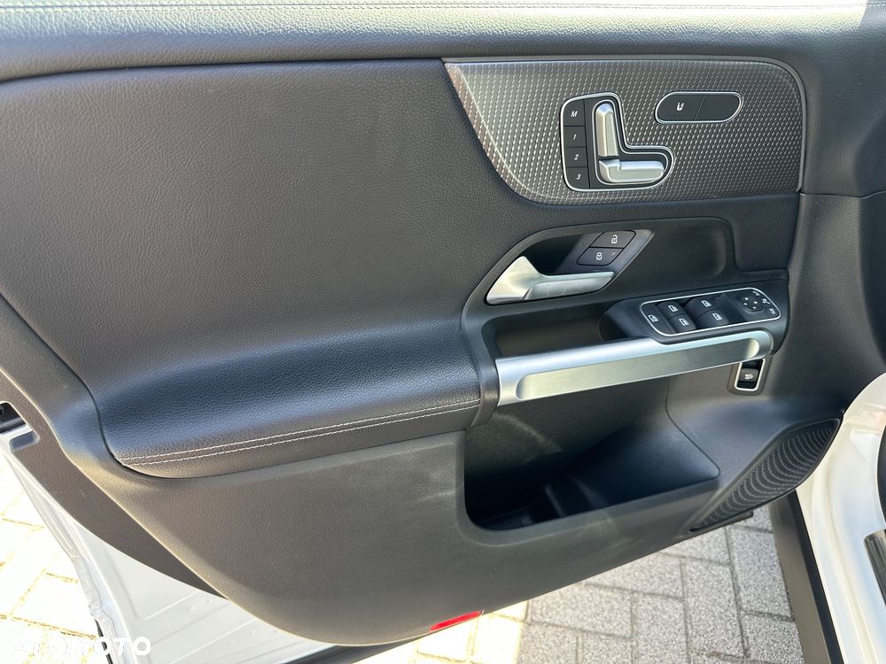 Mercedes-Benz GLB 250 4Matic 8G-DCT - 18