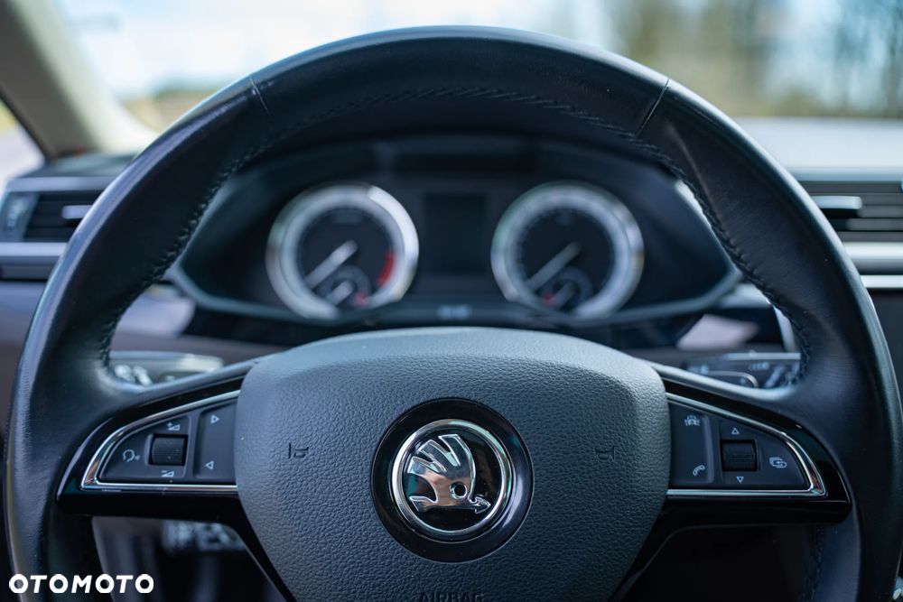 Skoda Superb 2.0 TDI L&K DSG - 26