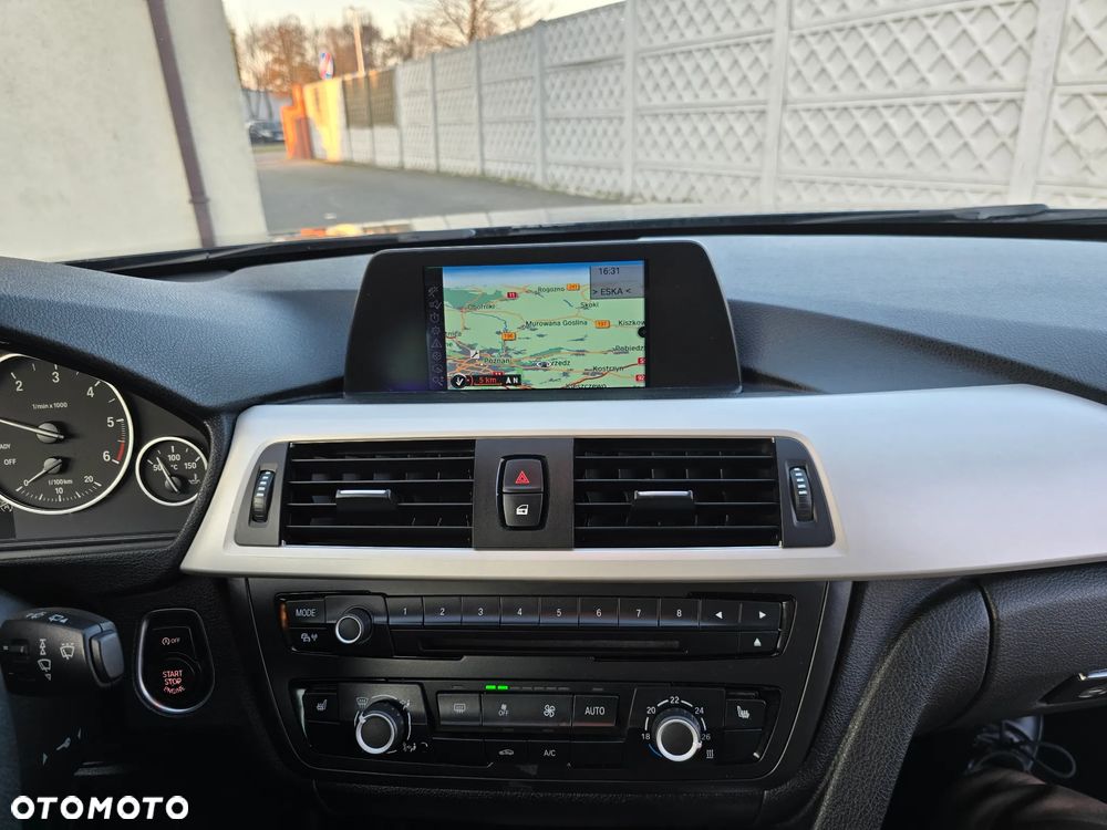 BMW Seria 3 318d Blue Performance - 28