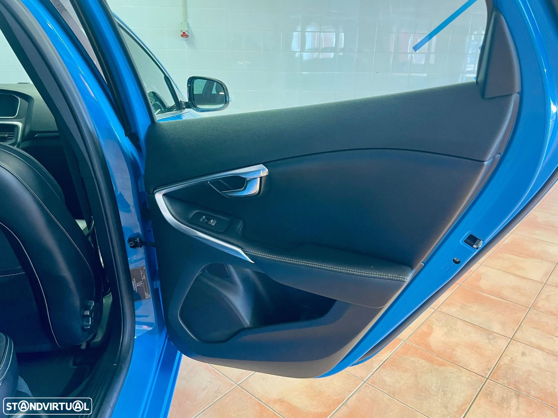 Volvo V40 1.6 D2 R-Design - 33