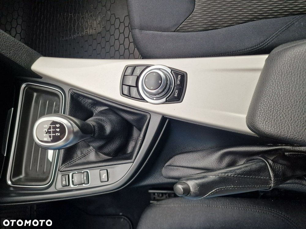 BMW Seria 3 320d xDrive - 27