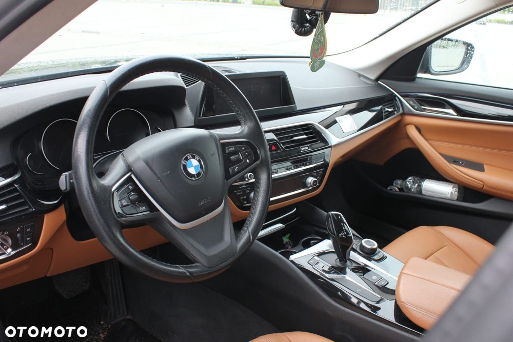BMW Seria 5 520i M Sport Edition - 8