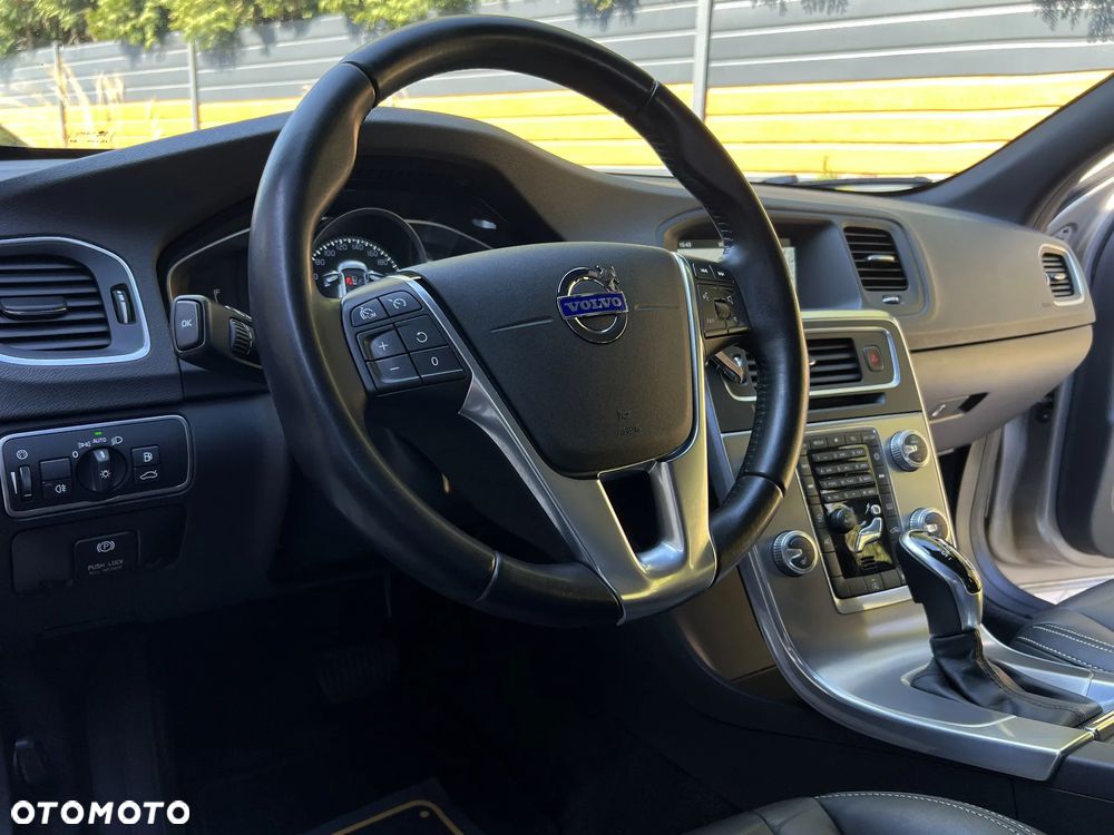 Volvo V60 D4 Geartronic Summum - 22