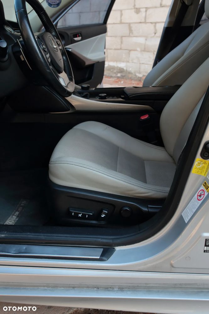Lexus IS 250 Executive Line - 15