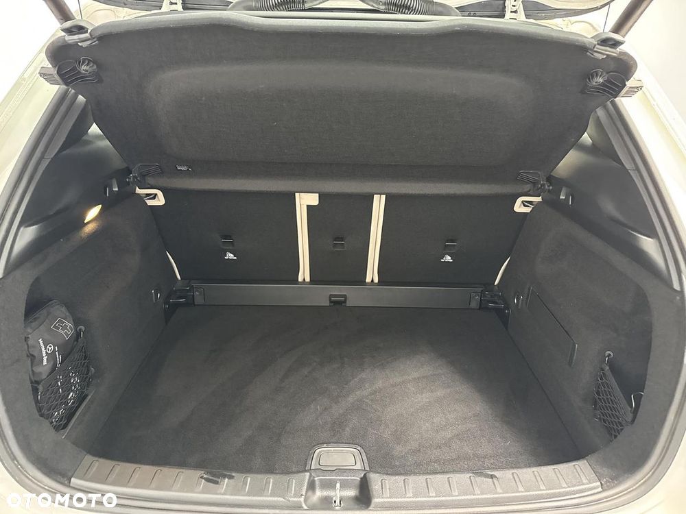 Mercedes-Benz GLA 200 Progressive - 23