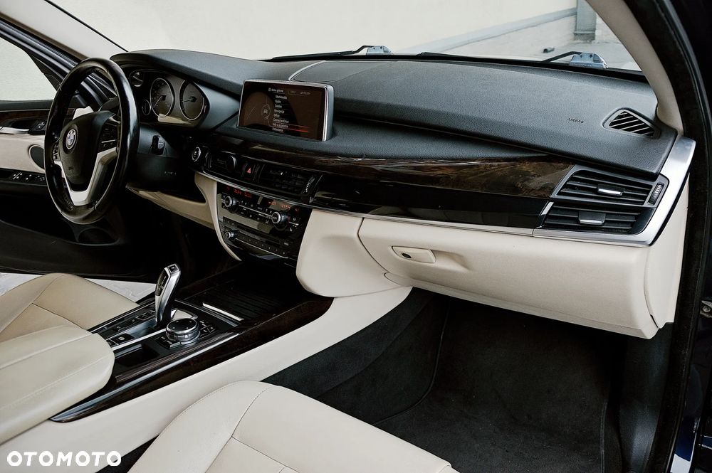 BMW X5 xDrive35i - 12
