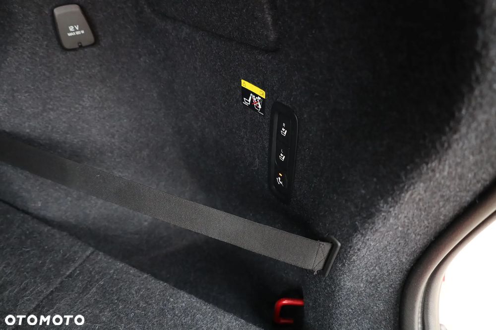 Volvo XC 40 D4 AWD Geartronic R-Design - 31