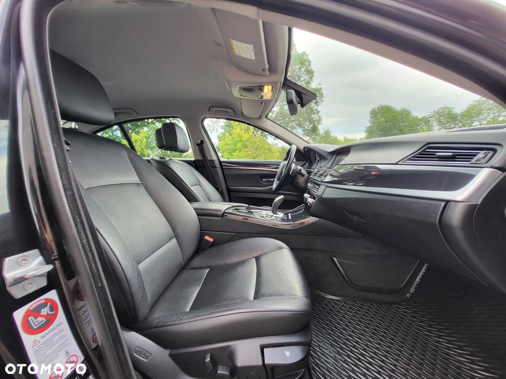 BMW Seria 5 525d xDrive - 18