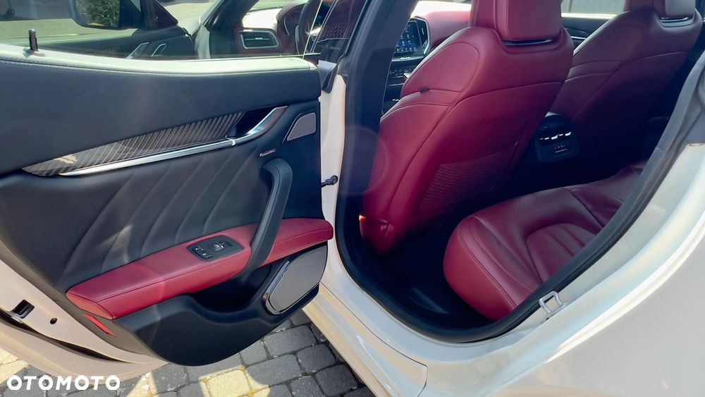 Maserati Ghibli S GranSport - 23