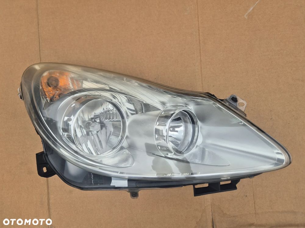 Opel Corsa D reflektor prawy.Valeo.EU.100%. - 1