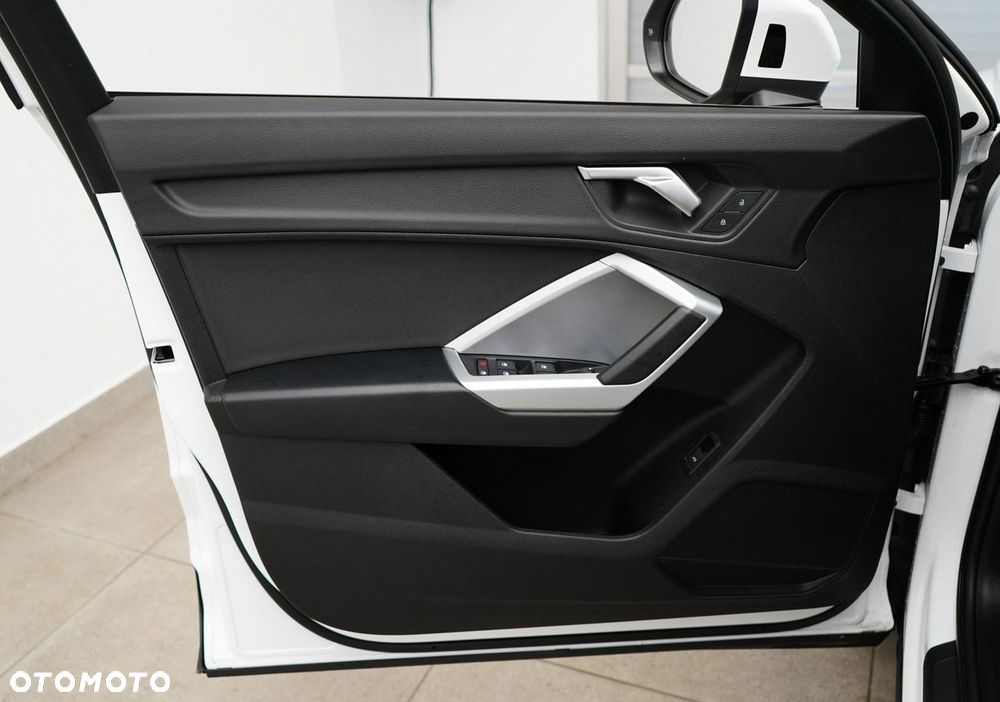 Audi Q3 Sportback - 13