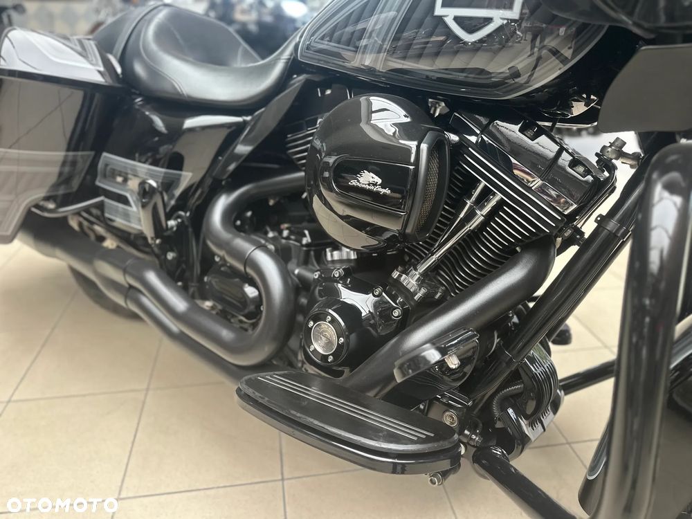 Harley-Davidson Touring Road Glide - 12