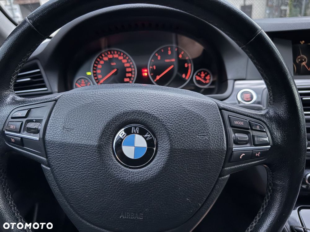 BMW Seria 5 520d xDrive - 10