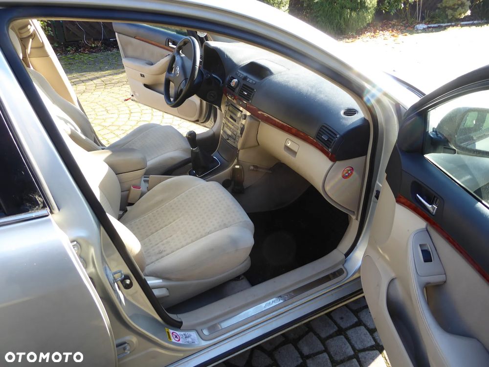 Toyota Avensis - 10