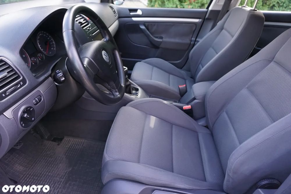 Volkswagen Golf - 8