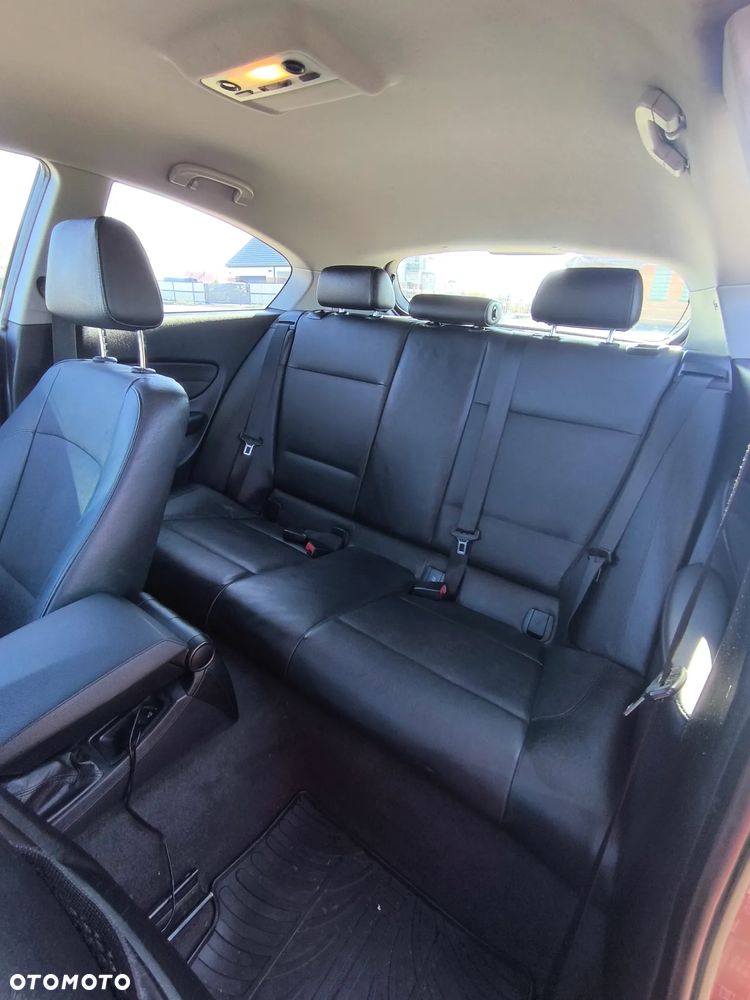 BMW Seria 1 118d DPF - 12