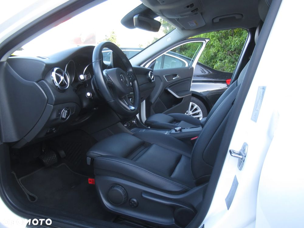 Mercedes-Benz GLA 200 7G-DCT Style - 5