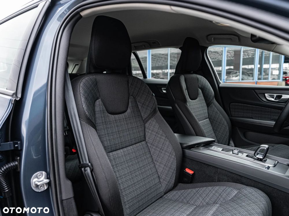 Volvo V60 B3 B Essential - 27