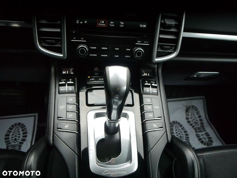Porsche Cayenne - 23