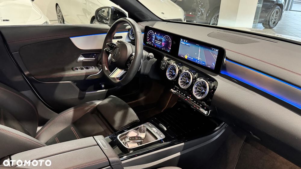 Mercedes-Benz CLA 200 AMG Line 7G-DCT - 30