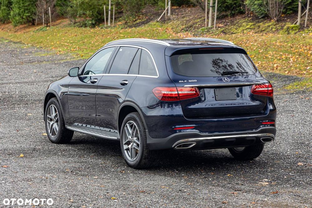 Mercedes-Benz GLC 300 4Matic 9G-TRONIC AMG Line - 6