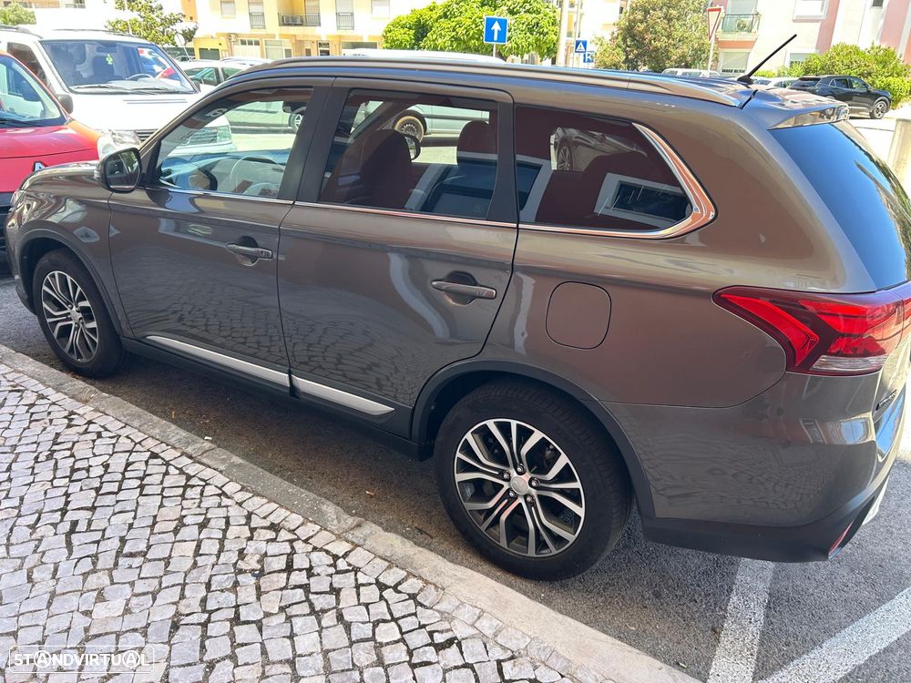 Mitsubishi Outlander 2.2 DI-D Instyle Navi - 4