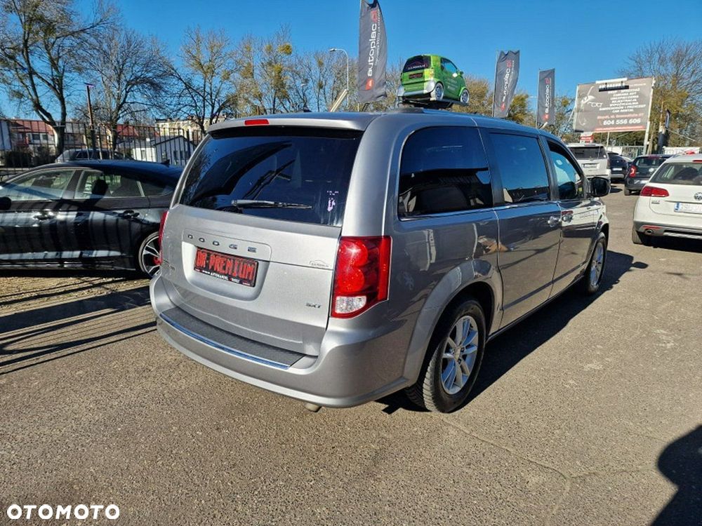 Dodge Grand Caravan - 4