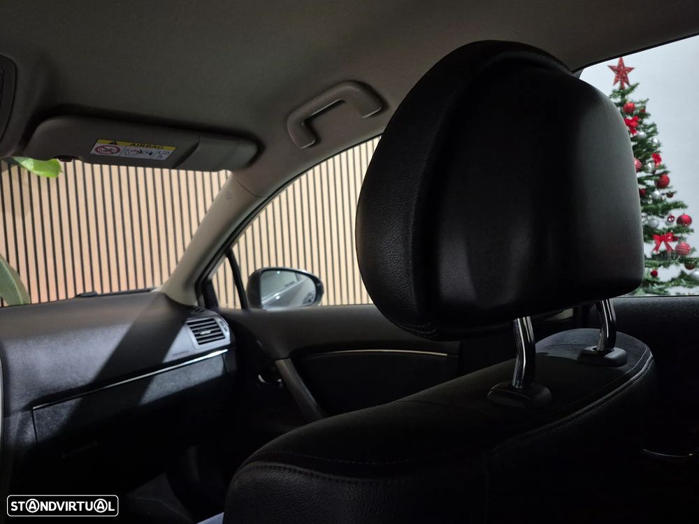 Toyota Avensis SW 2.0 D-4D Exclusive - 22