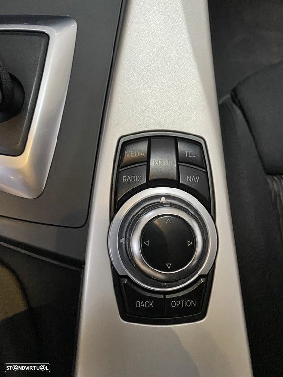 BMW 318 d Auto Exclusive - 17