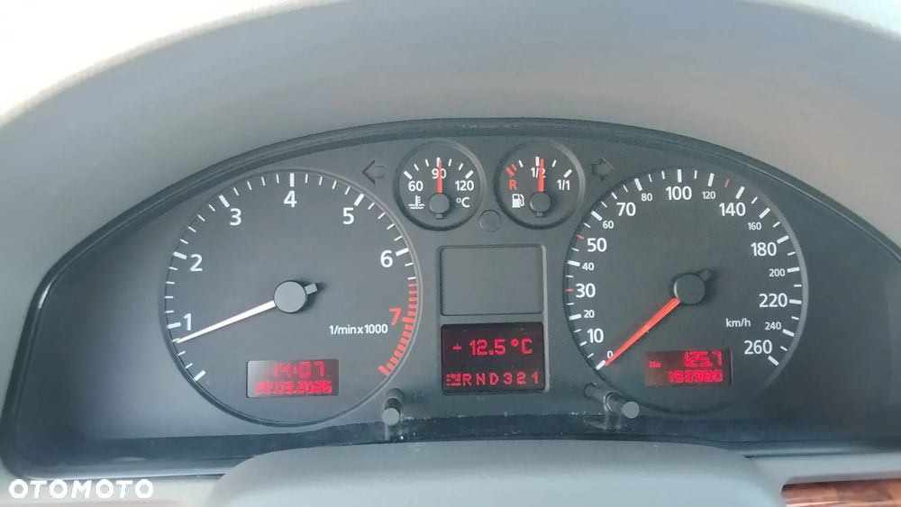 Audi A4 Limousine - 13